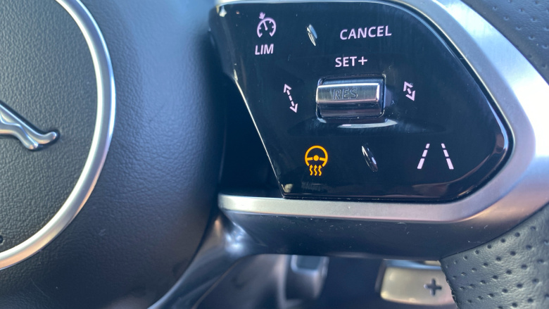 Jaguar F-Pace 2.0 D200 R-Dynamic Black 5dr Auto AWD Diesel Estate